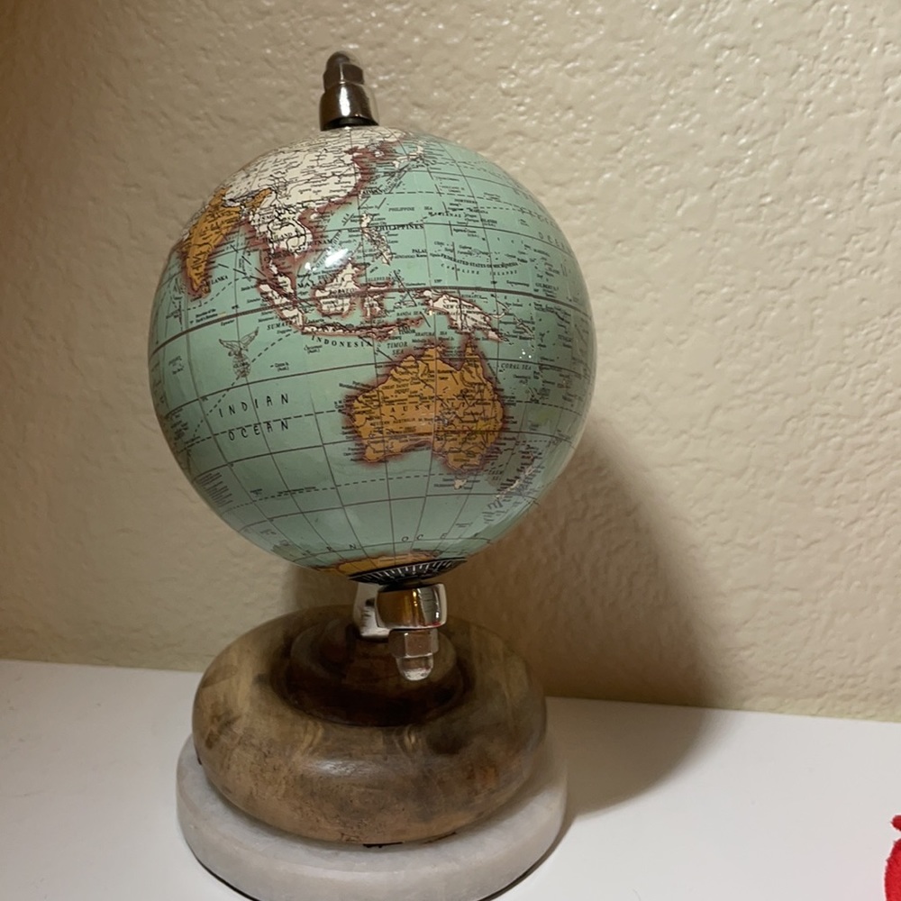 Mini desk or decor globe